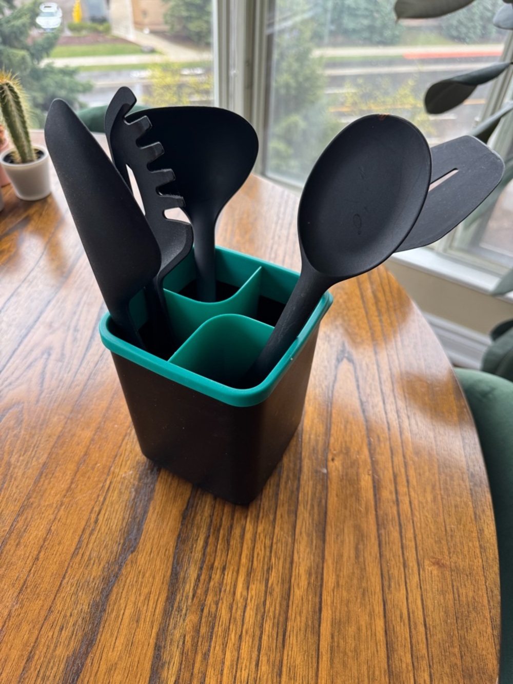 Tupperware Black Utensil Set with Teal Organizer